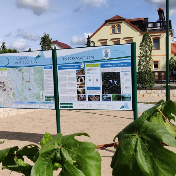 neue touristische Tafel an der Straßenabhnendhaltestelle neue touristische Tafel an der Straßenabhnendhaltestelle